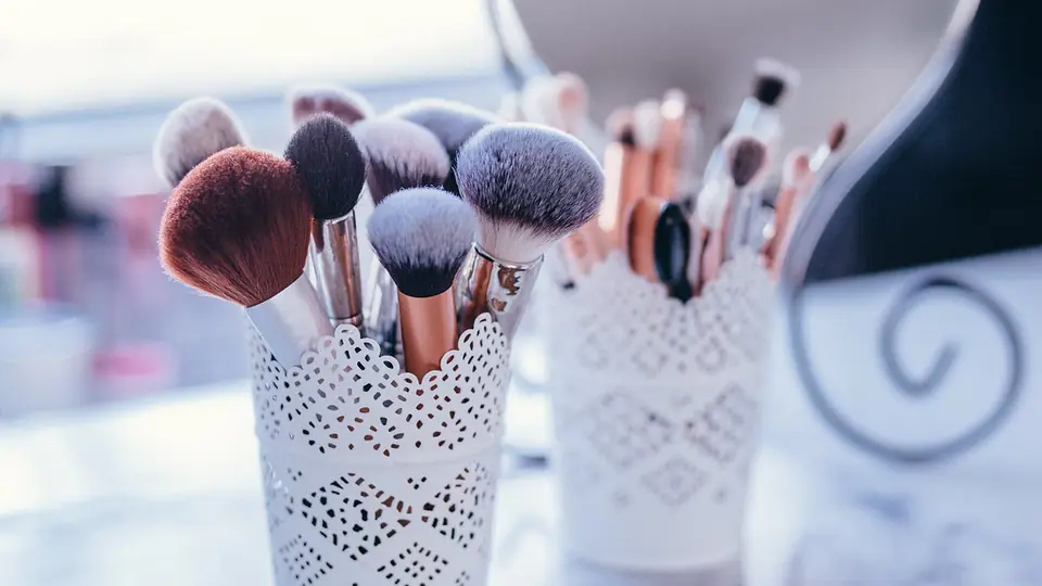 Rangée de pinceaux de maquillage